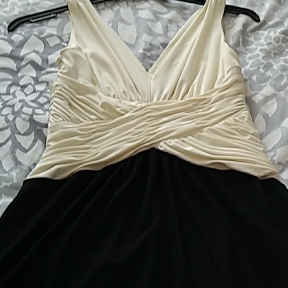 Dress - Picture 2 of 4